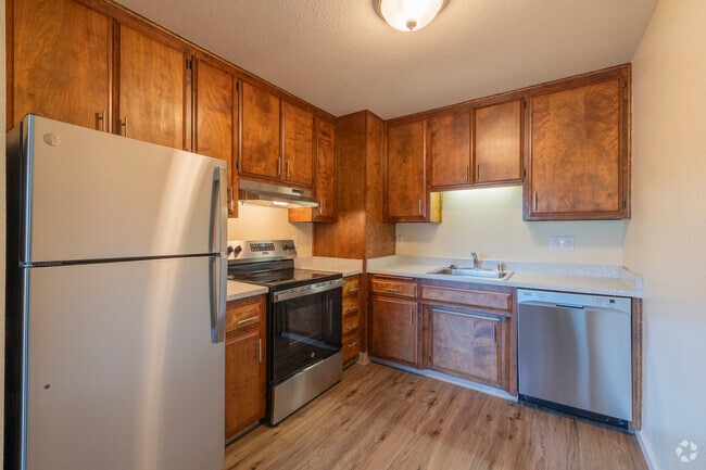 1BR, 1BA - 700 SF - Kitchen - GLEN VIEW APARTMENTS