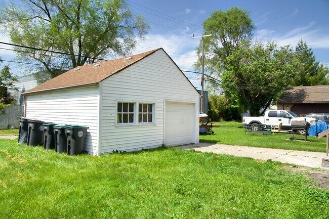 Photo - 17537 Clarann St Unidad 17539