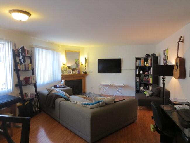 Living Room - 832 N Hayworth Ave Unit 1