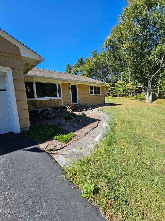 Building Photo - 108 Shaker St