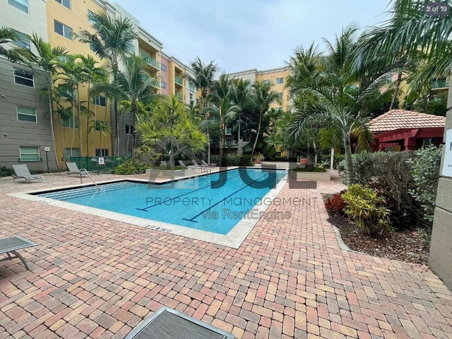 Building Photo - 6001 SW 70th St Unit Apartment 322
