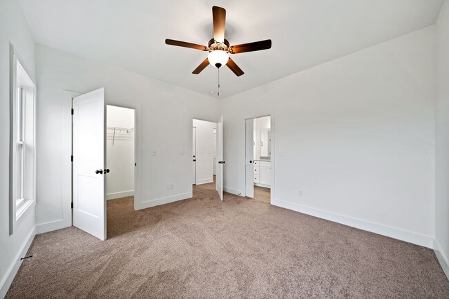 Photo - 214 Baylor Ct