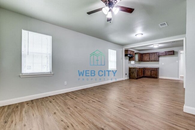 Photo - 405 Viaduct St