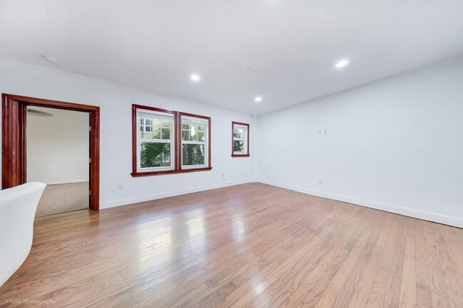 Photo - Walk to the Beach – Bright 1Bedroom/1 Bathroom Apartment