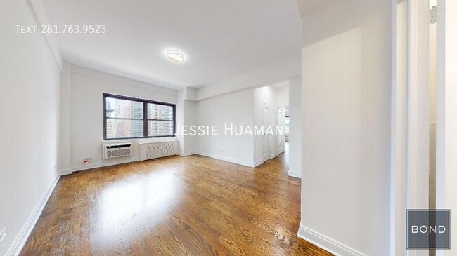 Photo - 157 W 57th St Unidad 19