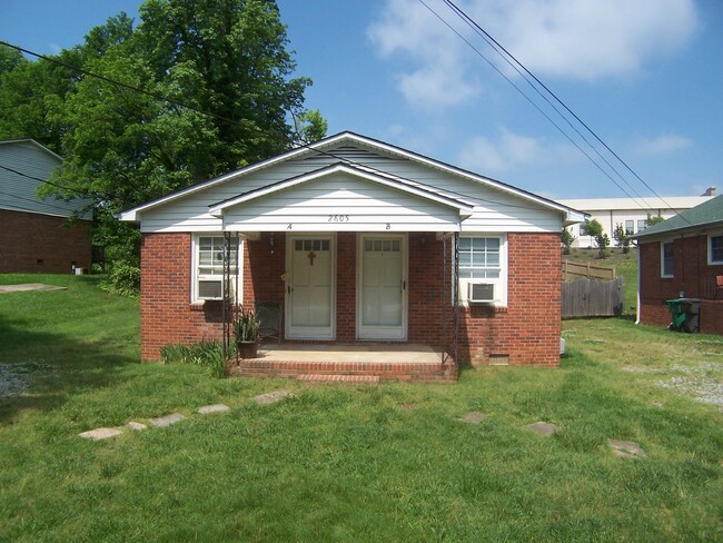 Building Photo - 2605 Guyer St Unit 2605-B Guyer St