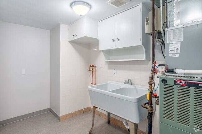 Luxury Suite - 2,600SF - Utility Room - Embassy House