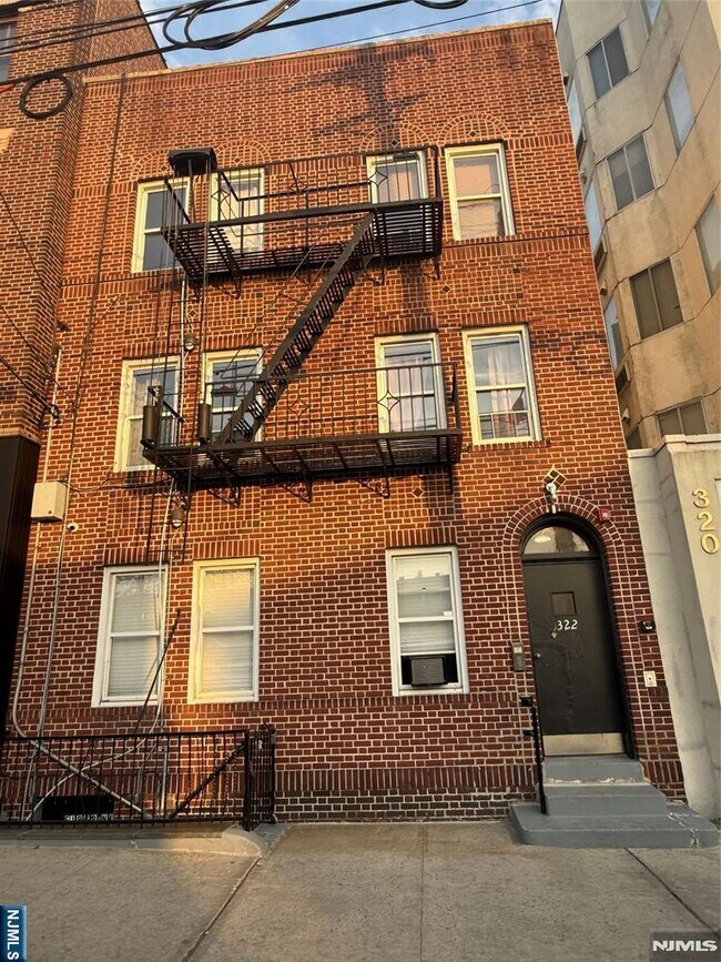 Building Photo - 322 Anderson Ave