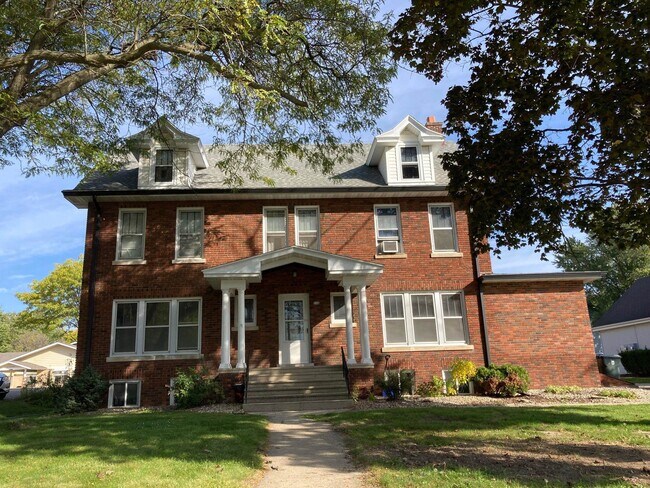 216 W Main St Unit 1