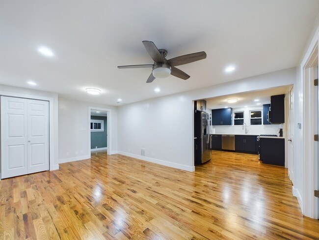 Photo - 9625 Merton Ave