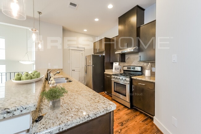 Photo - 2210 Radcliffe St