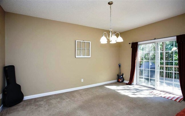 Área de comedor - 2425 Laurel Falls Ln