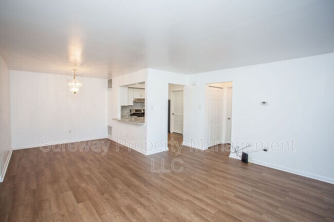 Photo - 427 Paddock Ct