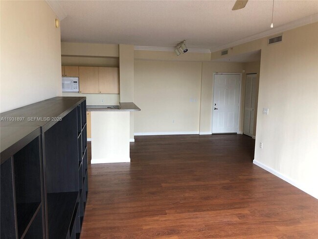 Photo - 1900 Van Buren St Unidad 504B