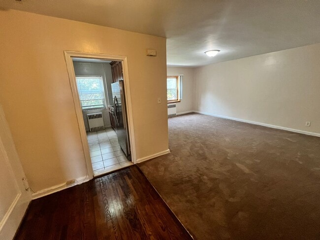 Building Photo - 63-11 110th St Unit Apt C1