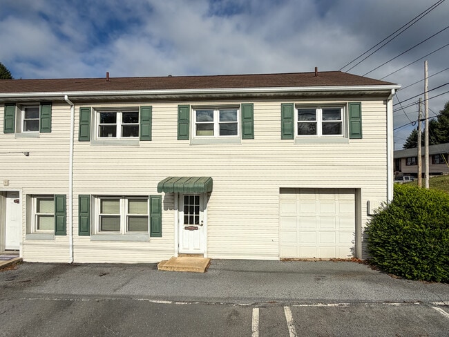 Building Photo - 2 Lauber Rd Unit #3