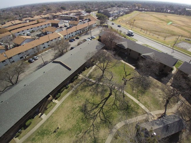 Photo - Emerald Point Apartments