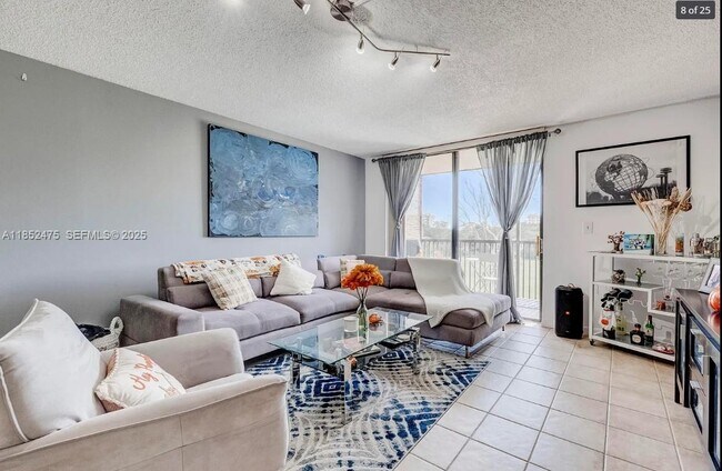 Building Photo - 5570 NW 44th St Unit 412A