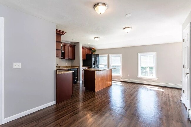 Photo - 554 Lake Ave Apartamentos Unidad Upstairs