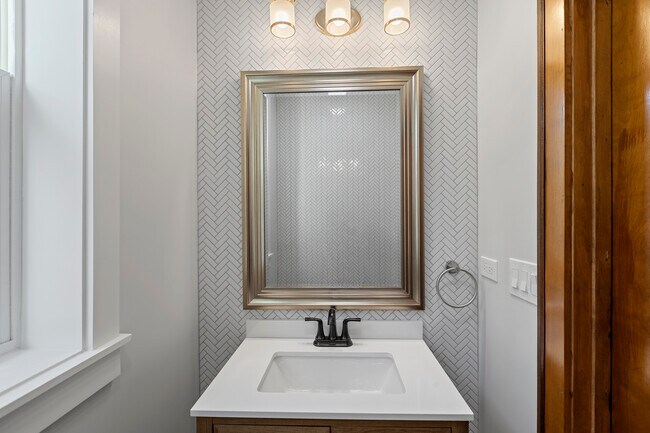 Photo - 5851 N Virginia Ave Unit 2