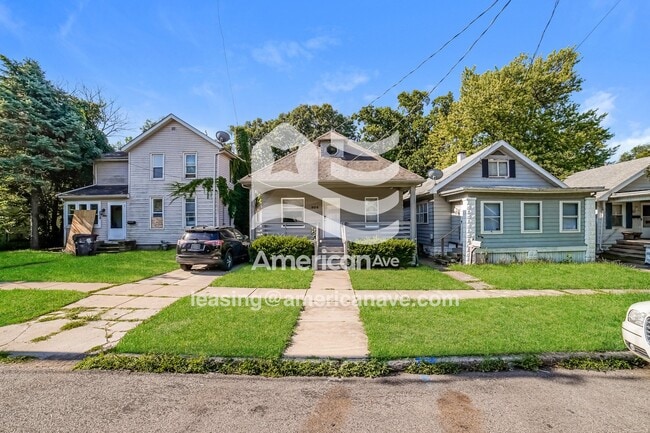 Building Photo - 906 W Virginia Ave