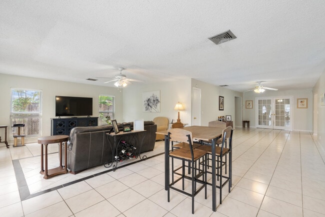 Photo - 306 18th Ave N