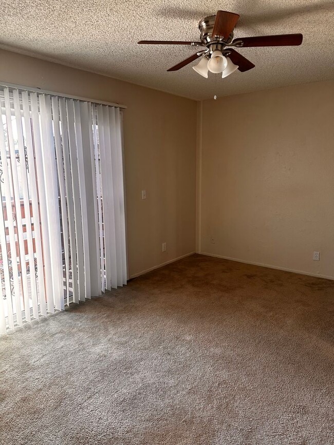 Building Photo - 1490 Gundry Ave Unit C
