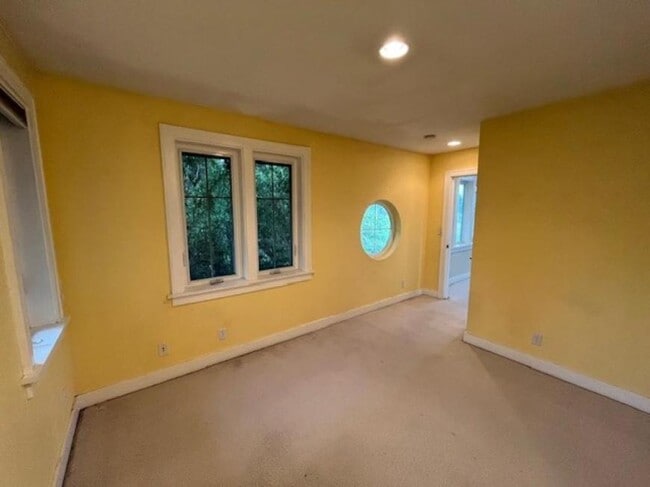 Photo - 4 bedroom in Seattle WA 98103