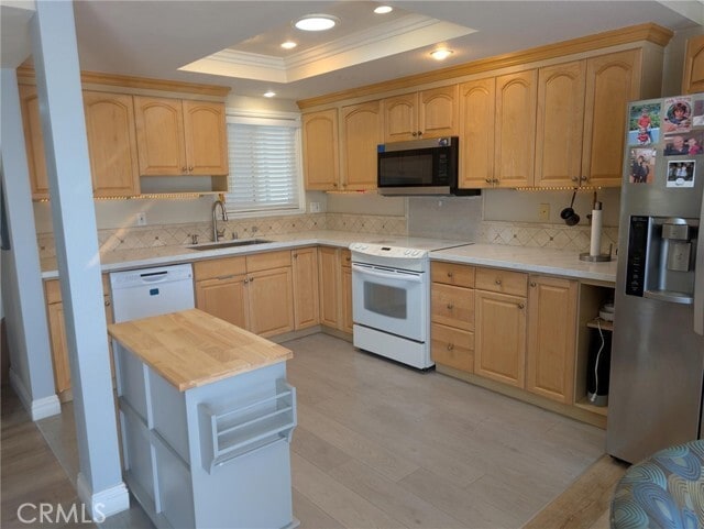Building Photo - 2270 Via Puerta Rental