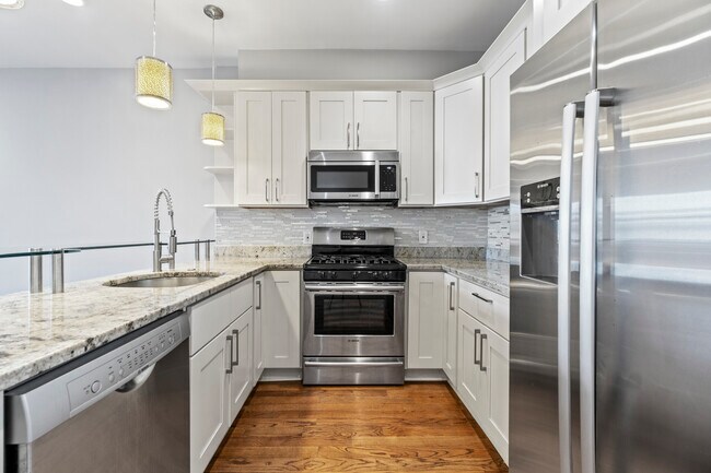 Photo - 2118 4th St NE