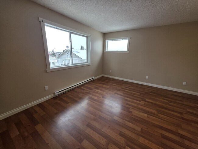 8112-8196 96 Ave