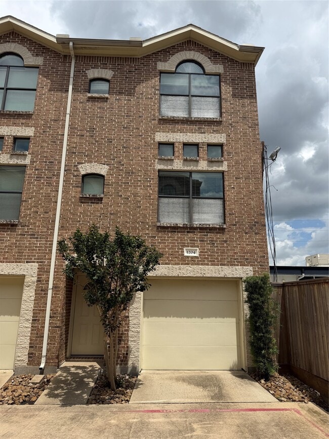 Photo - 8715 Meadowcroft Dr Unit 1204