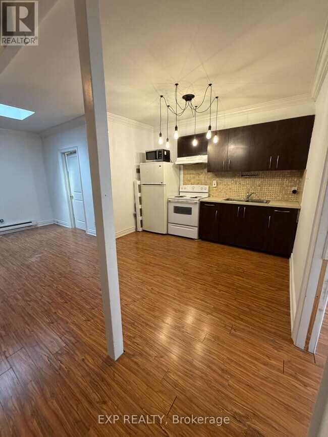 Photo - 2878 Dundas St W Unit 1