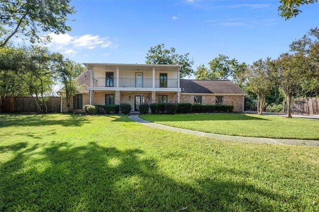 Building Photo - 4702 Bayou Vista Dr