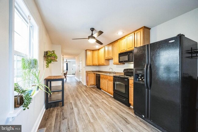 Photo - 2987 Cedar St