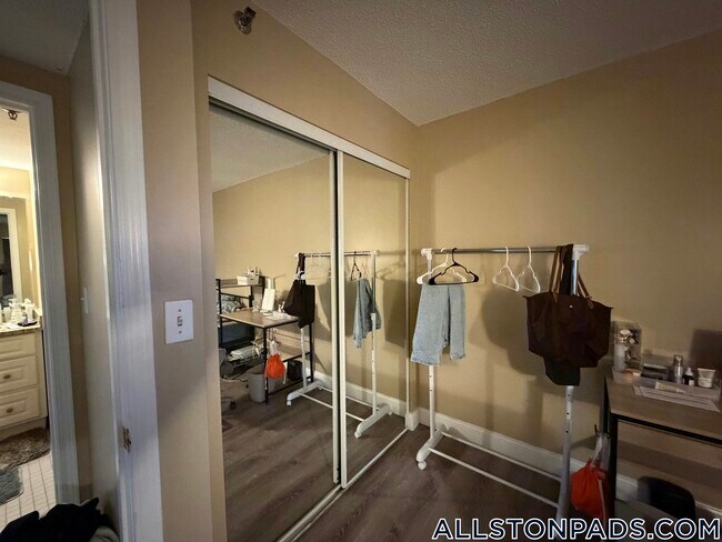 Photo - 15 N Beacon St Unidad 602