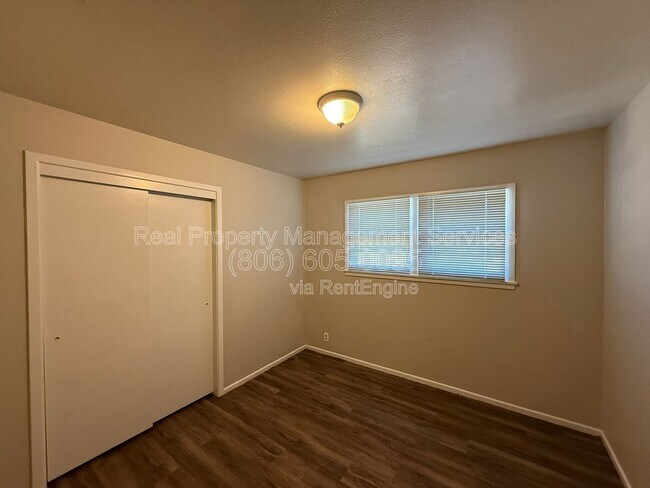 Photo - 2121 73rd St