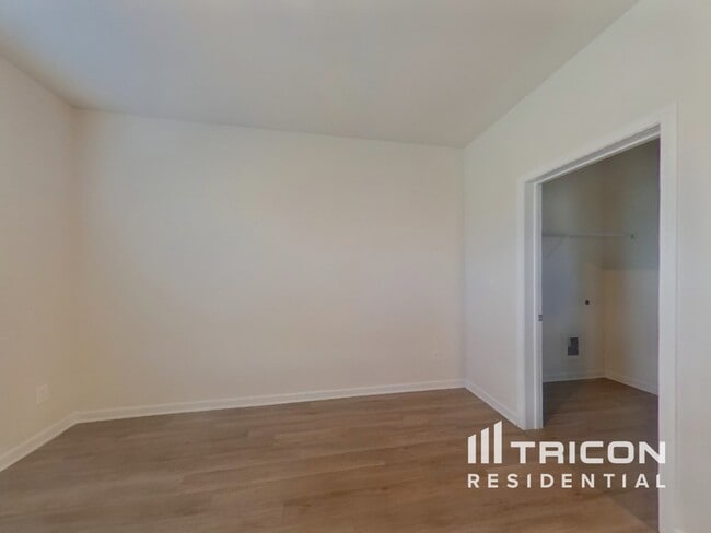 Photo - 823 Athens Ln