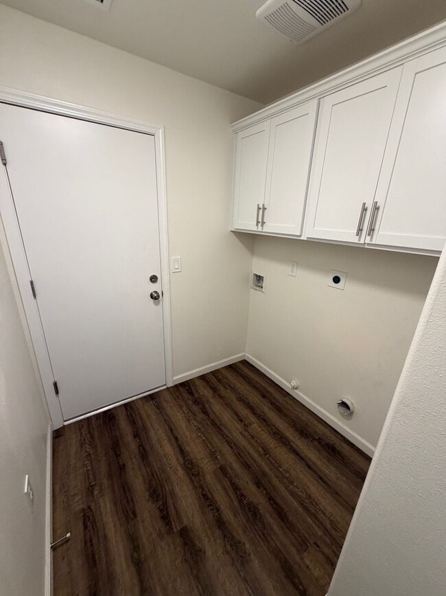 Photo - *Move in special* First month's rent is on us!! move in by 8/1/2026