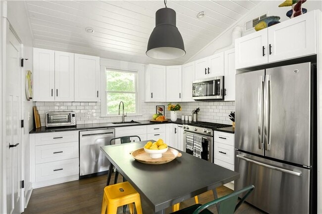 Photo - 347 Sinclair Ave NE