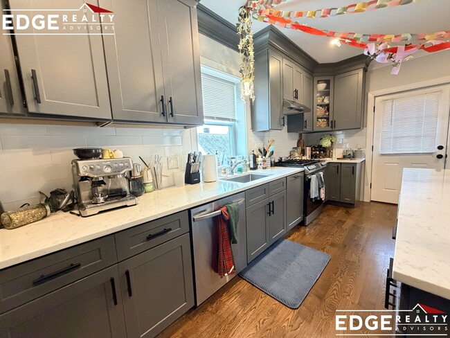Photo - 240 Palfrey St