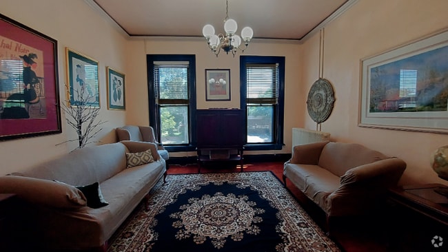 Building Photo - 334 E Mulberry St Rental