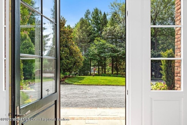 Photo - 18 Sheraton Ln