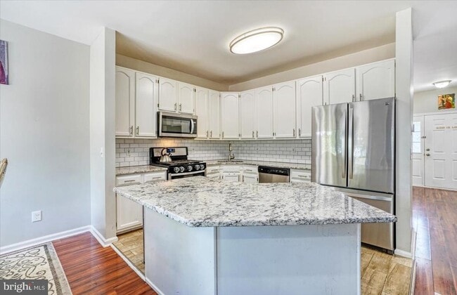 Building Photo - 137 Cromwell Dr Rental