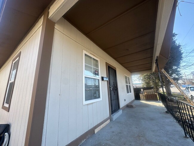 Building Photo - 1446 S Hollywood St Rental
