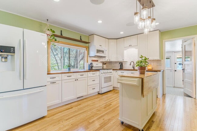 Building Photo - 4476 S Lincoln St Rental
