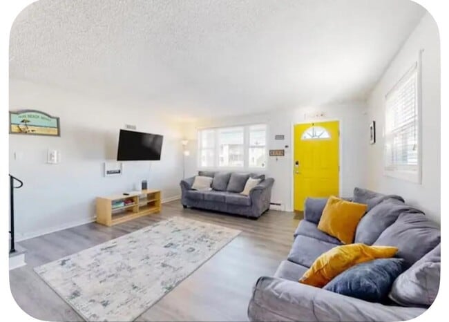 Photo - 317 Sunset Dr