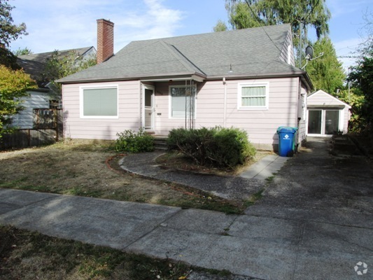 Building Photo - Close in PDX! 2 Br home +Attic-Bonus room...