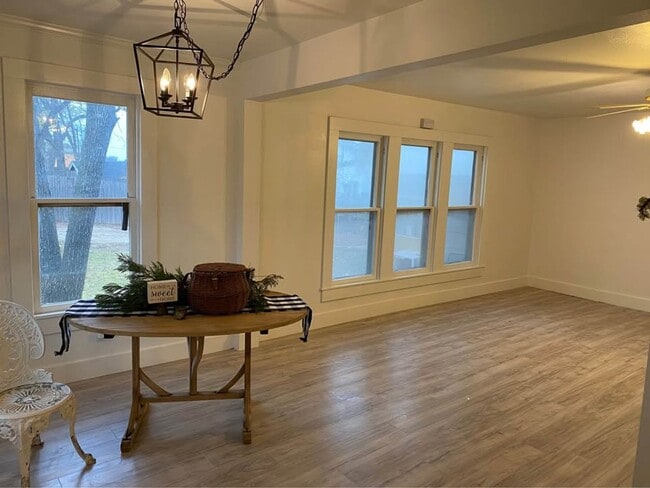 Photo - 816 W Avenue H