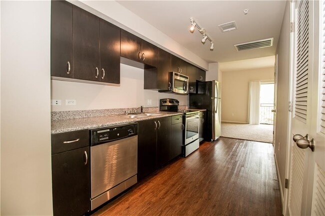 Photo - 1401 E 4th St Unit 201